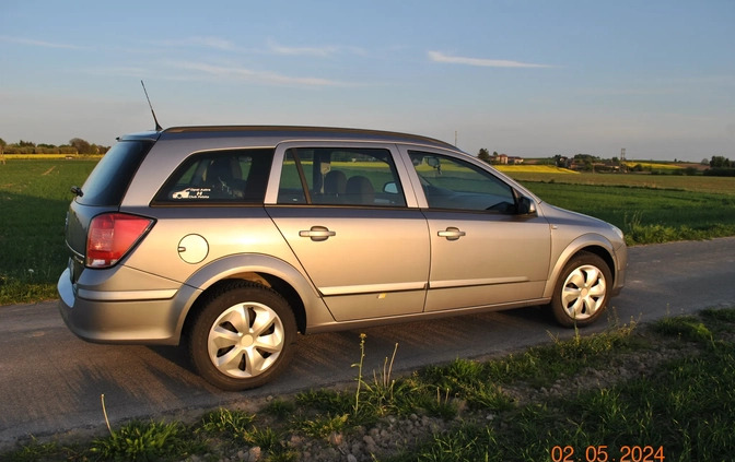 Opel Astra cena 9999 przebieg: 212272, rok produkcji 2006 z Iłża małe 301